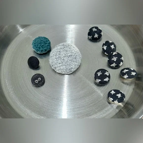 Assorted Button Collection - Picture 4 of 9